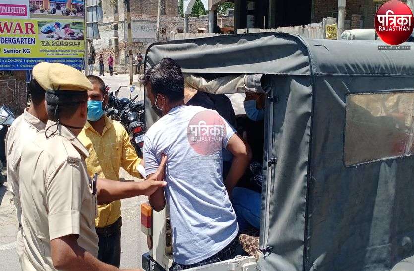 बेवजह घूमना पड़ा भारी : पुलिस ने 210 जनों को क्वारेंटीन सेंटर भेजा, सवा दो सौ वाहनों के चालान बेवजह घूमना पड़ा भारी : पुलिस ने 210 जनों को क्वारेंटीन सेंटर भेजा, सवा दो सौ वाहनों के चालान
