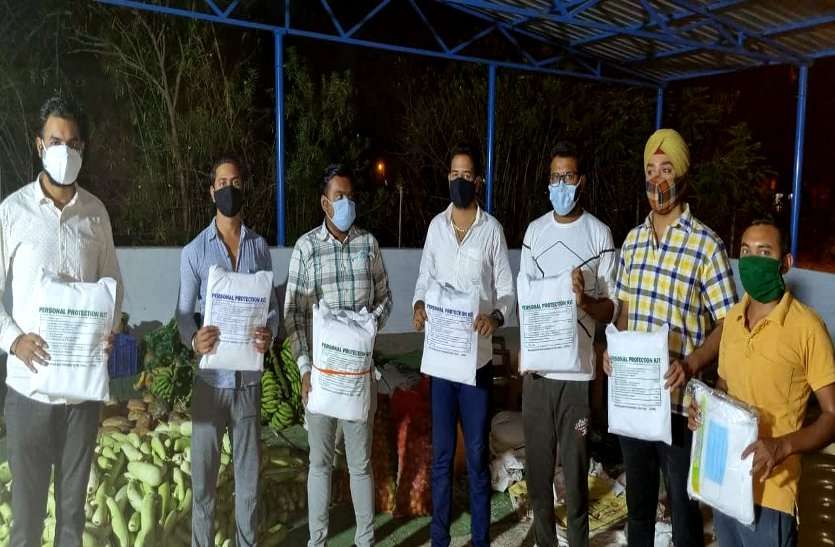 कोरोनाकाल में ट्विनसिटी के युवाओं ने पेश की सेवा की अनोखी मिसाल, आपस में चंदा कर हर दिन कर रहे 300 परिवारों को मदद कोरोनाकाल में ट्विनसिटी के युवाओं ने पेश की सेवा की अनोखी मिसाल, आपस में चंदा कर हर दिन कर रहे 300 परिवारों को मदद