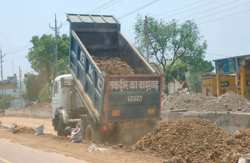 लॉकडाउन में अवैध मुरुम खनन, जब किसी ने नहीं सुनी तो युवाओं ने सोशल मीडिया के जरिए CM को वीडियो और फोटो किया पोस्ट
