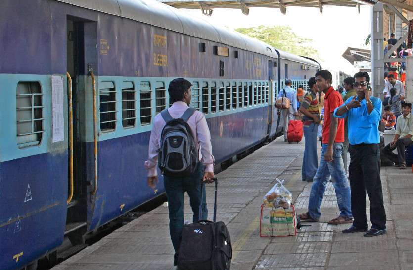 रेलवे टिकटों की कालाबाजारी का नया पैंतरा उजागर रेलवे टिकटों की कालाबाजारी का नया पैंतरा उजागर