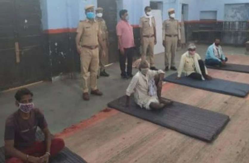 बिना कारण घूमते पाए जाने पर 64 लोगों को क्वारंटीन सेन्टर में क्वारंटीन किया कोटा शहर व ग्रामीण पुलिस ने 64 लोगों को किया संस्थागत क्वारंटीन