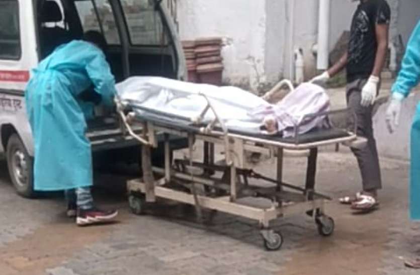 private covid hospital in jabalpur, dead body hold for money मौत पर लूट का खेल: प्राइवेट अस्पताल ने तीन लाख एडवांस लिए, फिर से मांगे इतने ही रुपए