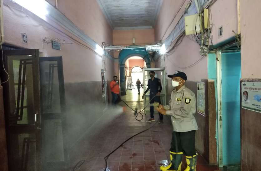 आगन्तुकों का प्रवेश जारी, कार्मिक आया कोरोना पॉजिटिव आगन्तुकों का प्रवेश जारी, कार्मिक आया कोरोना पॉजिटिव
