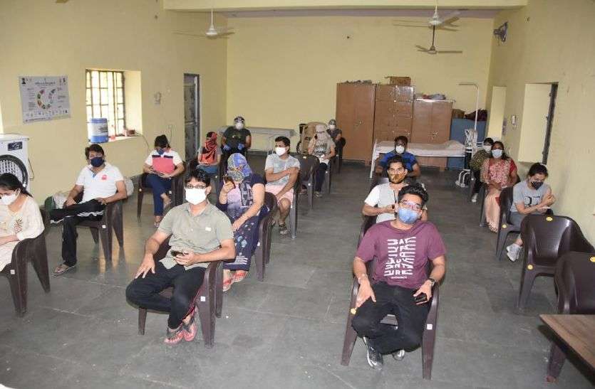 रजिस्ट्रेशन खुला तो 18 से 44 वर्ष तक के लोग उमड़े रजिस्ट्रेशन खुला तो 18 से 44 वर्ष तक के लोग उमड़े