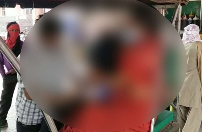 covid 19 कोरोना संकट में मानवता शर्मसार: ई—रिक्शा से बांधकर पति के शव को लेकर गई बुजुर्ग महिला