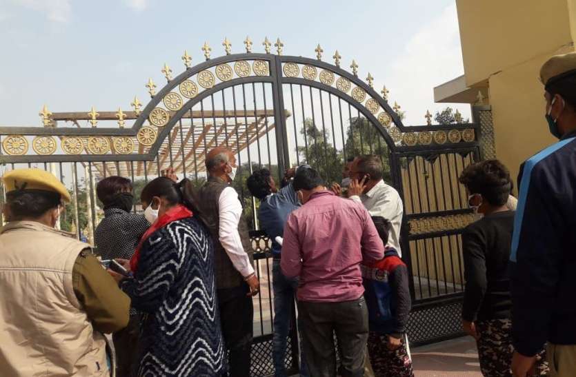 कोविड गाइडलाइन की पालना नहीं की तो विवाह स्थल संचालकों की खैर नहीं, निगम ने भेजे नोटिस कोविड गाइडलाइन की पालना नहीं की तो विवाह स्थल संचालकों की खैर नहीं, निगम ने भेजे नोटिस