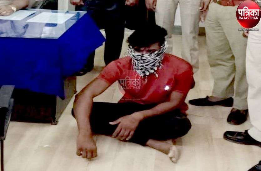 लाखों के जेवरात व एक लाख रुपए की नकदी चोरी का राजफाश, शातिर नकबजन गिरफ्तार लाखों के जेवरात व एक लाख रुपए की नकदी चोरी का राजफाश, शातिर नकबजन गिरफ्तार