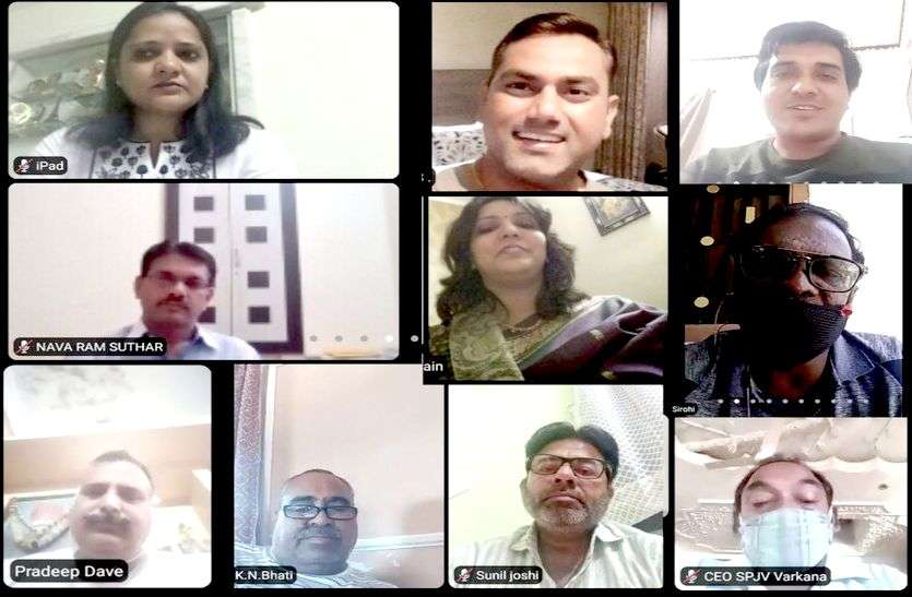 महामारी से महामुकाबला : शिक्षा का फैलाते हैं उजियारा, अब कोरोना काळ के अंधियारे में भी फैलाएंगे उजास महामारी से महामुकाबला : शिक्षा का फैलाते हैं उजियारा, अब कोरोना काळ के अंधियारे में भी फैलाएंगे उजास