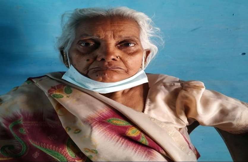75 की उम्र में बुजुर्ग महिला ने जीता कोविड से जंग, ऑक्सीजन सपोर्ट में रहकर भी नहीं मानी हार, डॉक्टरों ने किया जज्बे को सलाम 75 की उम्र में बुजुर्ग महिला ने जीता Covid से जंग, ऑक्सीजन सपोर्ट में रहकर भी नहीं मानी हार, डॉक्टरों ने किया जज्बे को सलाम