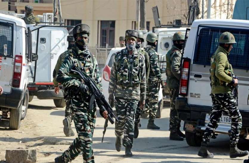 Encounter in Jammu Kashmir कश्मीर में आतंकियों और सुरक्षाबलों के बीच मुठभेड़ में तीन आतंकी ढेर, सर्च ऑपरेशन जारी