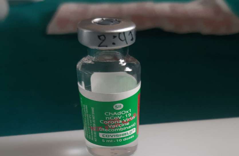 Seized corona vaccine टीकाकरण केंद्र से 2 युवकों ने लूटी कोरोना वैक्सीन, गिरफ्तारी के बाद एक निकला पॉजिटिव, मचा हड़कंप