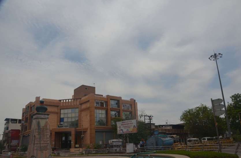 तेज हवा से पारा 40 डिग्री के भीतर तेज हवा से पारा 40 डिग्री के भीतर