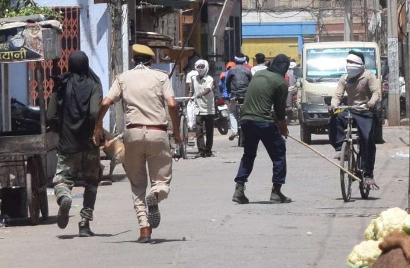 Police-administration landed on strictness, a furore in the city सख्ती पर उतरा पुलिस-प्रशासन, शहर में मचा हडकंप
