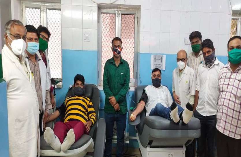 .थेलेसिमिया रोग से पीडि़तों के लिए 14 यूनिट रक्तदान .थेलेसिमिया रोग से पीडि़तों के लिए 14 यूनिट रक्तदान
