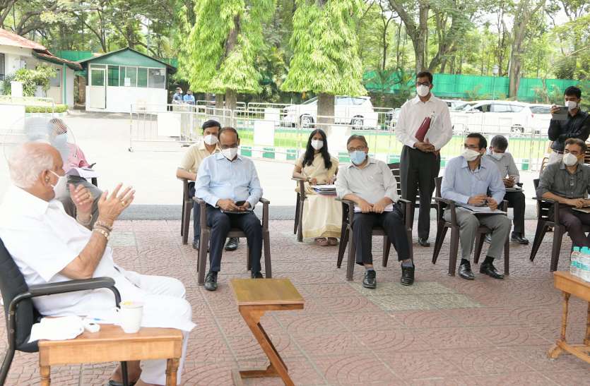 cm_meeting_02.jpg रेमडेसिविर की कालाबाजारी पर सीएम सख्त, अधिकारियों को लगाई फटकार