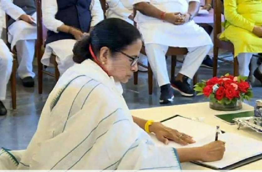 सीएम बनते ही हरकत में ममता, लगाई पाबंदियां सीएम बनते ही हरकत में ममता, लगाई पाबंदियां