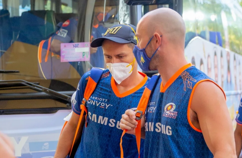 england_players.png IPL 2021 में खेल रहे इंग्लैंड के 8 खिलाड़ी पहुंचे अपने देश, 3 अभी भी कतार में