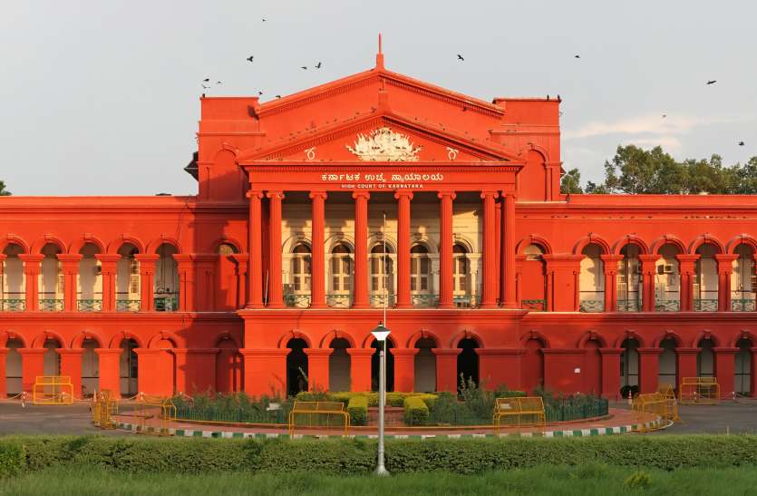 high_court_of_karnataka.jpg कर्नाटक उच्च न्यायालय ने केंद्र सरकार से पूछा : क्या आप चाहते हैं लोग मरें, कब बढ़ाएंगे ऑक्सीजन का कोटा