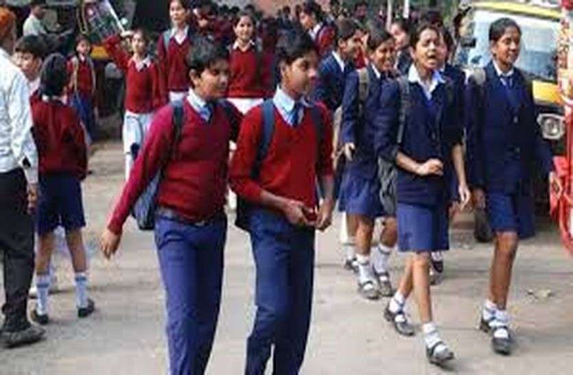 कोरोना ने शिक्षा क्षेत्र का बिगाड़ा समीकरण,पढ़ाई तो दूर दाखिले की प्रक्रिया हो गई ‘संक्रमित’ कोरोना ने शिक्षा क्षेत्र का बिगाड़ा समीकरण,पढ़ाई तो दूर दाखिले की प्रक्रिया हो गई ‘संक्रमित’