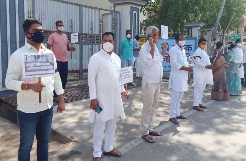 बंगाल में हुए हमले के विरोध में भाजपा ने दिया धरना बंगाल में हुए हमले के विरोध में भाजपा ने दिया धरना