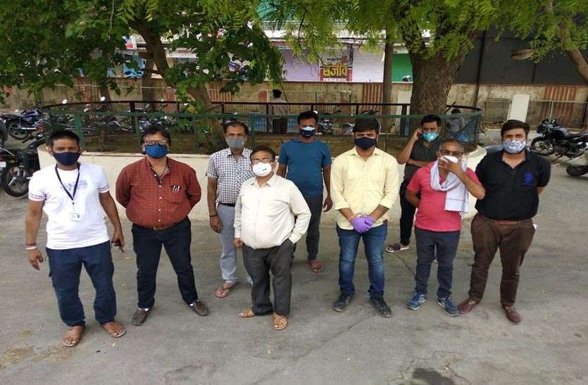 प्रशासन को कराया होम डिलीवरी की व्यवस्था से अवगत प्रशासन को कराया होम डिलीवरी की व्यवस्था से अवगत