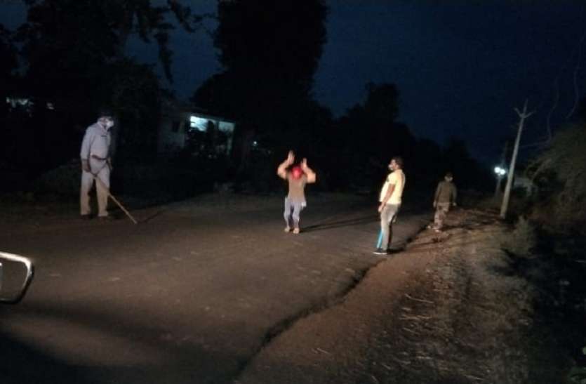 लॉकडाउन पालन कराने पुलिस ने शुरू की सख्ती लॉकडाउन पालन कराने पुलिस ने शुरू की सख्ती