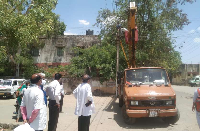 एमजीएच में 15 मिनट तक बैचेन रही सांसें एमजीएच में 15 मिनट तक बैचेन रही सांसें