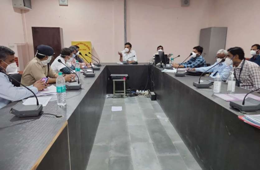Now twice a day, doctors will take information about corona patients अब दिन में दो बार डॉक्टर व चार बार नर्सिंग स्टाफ लेंगे कोरोना मरीजों के स्वास्थ्य की जानकारी