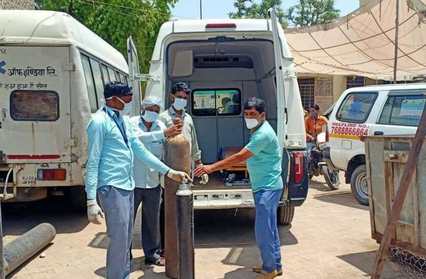 प्राणवायु की कमी से निजी एम्बुलेंस सेवा पर लगे ब्रेक प्राणवायु की कमी से निजी एम्बुलेंस सेवा पर लगे ब्रेक
