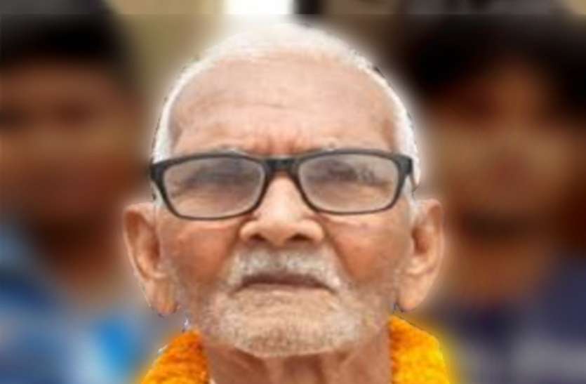 girija srivastava पिता जीते प्रधानी का चुनाव तो बेटे ने गांव के विकास के लिये खोल दिया अपना खजाना, दिये एक करोड़ रुपये