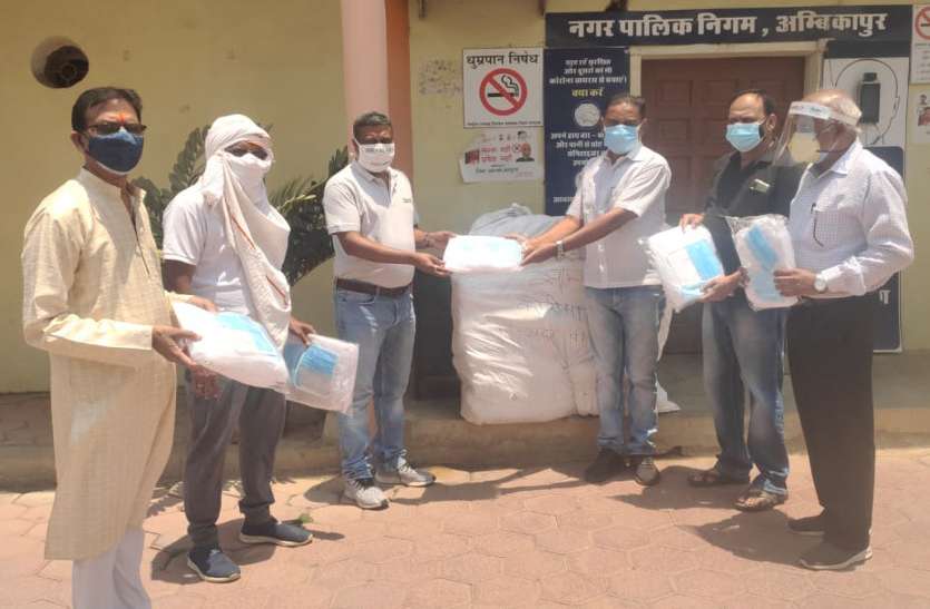 PPE kit Video: कोरोना से बचाने जायसवाल समाज की सराहनीय पहल, फ्रंटलाइन वर्करों के लिए महापौर को दिए 130 पीपीई किट
