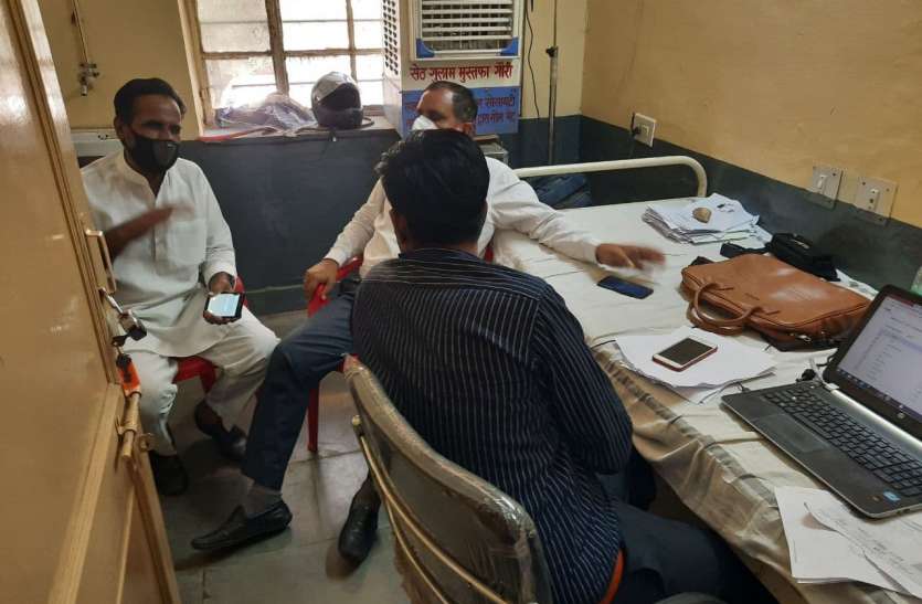 Messing in vaccination, message of congratulations without vaccination टीकाकरण में गड़बड़झाला, बिना टीका लगवाए ही आ रहे मैसेज व सर्टिफिकेट