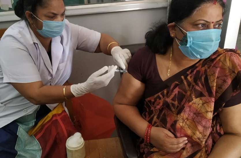 45 साल से अधिक आयु के पचास फीसदी लोगों ने लगवाई वैक्सीन 45 साल से अधिक आयु के पचास फीसदी लोगों ने लगवाई वैक्सीन