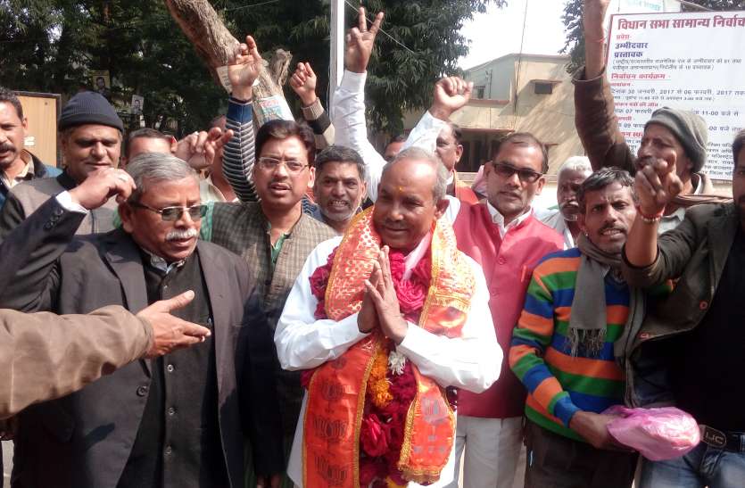 सलोन विधानसभा के बीजेपी विधायक दल बहादुर कोरी की कोरोना संक्रमित से हुई मृत्यु , जिले में शोक की लहर सलोन विधानसभा के बीजेपी विधायक दल बहादुर कोरी की कोरोना संक्रमित से हुई मृत्यु, जिले में शोक की लहर