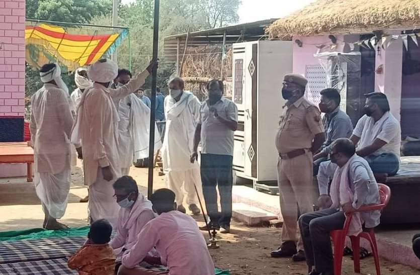 विवाह समारोह की अनुमति नहीं लेने पर वसूला जुर्माना विवाह समारोह की अनुमति नहीं लेने पर वसूला जुर्माना