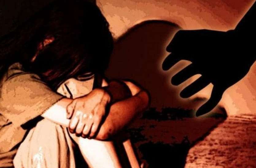 शराब के नशे में पिता ने किया नाबालिग बेटी से बलात्कार, मां ने दर्ज करवाया मामला, आरोपी पिता गिरफ्तार शराब के नशे में पिता ने किया नाबालिग बेटी से बलात्कार, मां ने दर्ज करवाया मामला, आरोपी पिता गिरफ्तार