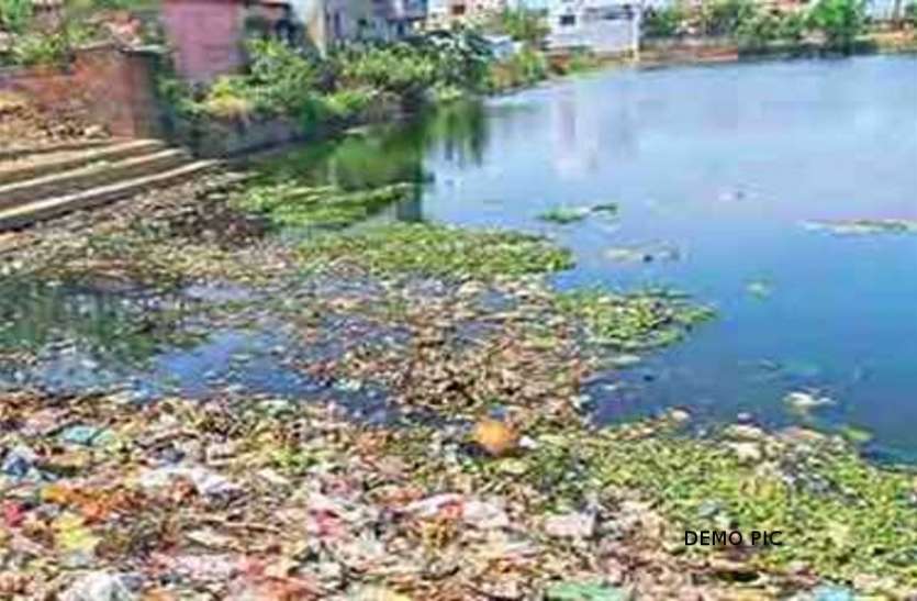 ganda_talab.jpg तालाबों को बचाने स्मार्ट सिटी प्रोजेक्ट के सारे प्रयास हुए फेल, एक साल में काम भी नहीं हुआ शुरू