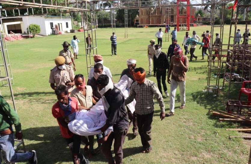 बांसवाड़ा : वाटिका में युवा चौकीदार और मासूम बेटे की लाश मिली, करंट से मौतों का कयास बांसवाड़ा : वाटिका में युवा चौकीदार और मासूम बेटे की लाश मिली, करंट से मौतों का कयास