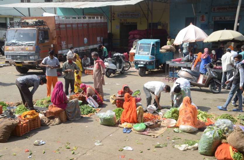 weekend curfew in ajmer Weekend Curfew: घरों से निकले सब्जी और सामान खरीदने