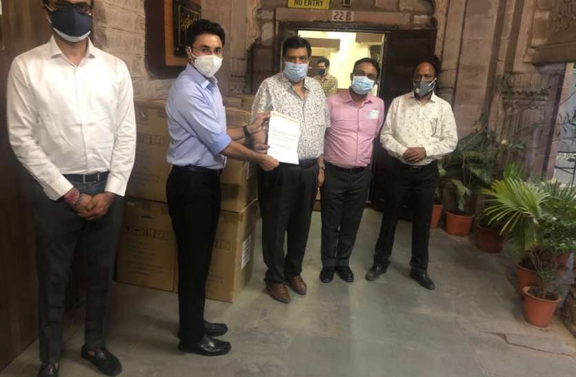 CORONA: एक्सपोर्टर्स फैडरेशन ने दिए 10 आक्सीजन कंसंट्रेटर CORONA: एक्सपोर्टर्स फैडरेशन ने दिए 10 आक्सीजन कंसंट्रेटर