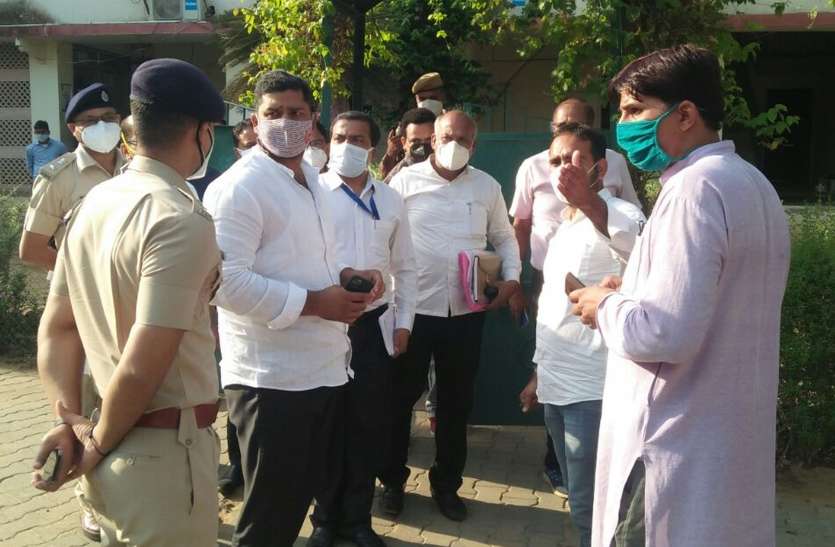 जिला प्रभारी मंत्री चांदना ने कोविड प्रबंधों की समीक्षा कर अधिकारियों को यह दिए दिशा-निर्देश जिला प्रभारी मंत्री चांदना ने कोविड प्रबंधों की समीक्षा कर अधिकारियों को यह दिए दिशा-निर्देश