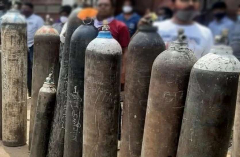 oxygen Cylinder Patrika Positive News: कानपुर में मामले घटने के साथ कम हुई ऑक्सीजन की डिमांड, प्लांट पर पहुंचने वालों की संख्या भी हुई आधी