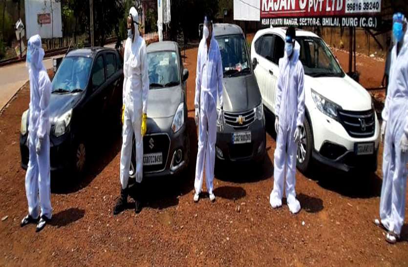 भिलाई के 6 दोस्तों ने मिलकर अपनी लग्जरी कारों को बनाया एंबुलेंस, एक कॉल पर कोरोना मरीजों को पहुंचा रहे अस्पताल भिलाई के 6 दोस्तों ने मिलकर अपनी लग्जरी कारों को बनाया एंबुलेंस, एक कॉल पर कोरोना मरीजों को पहुंचा रहे अस्पताल
