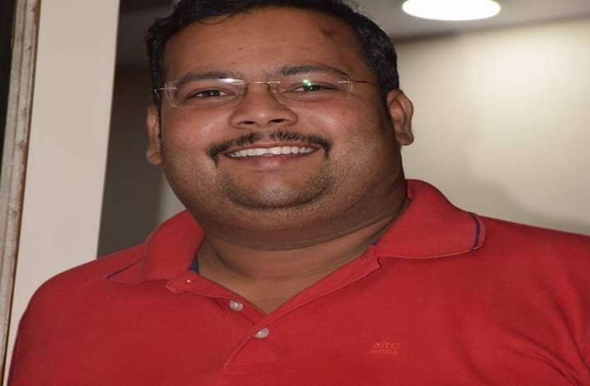 भिलाई के 6 दोस्तों ने मिलकर अपनी लग्जरी कारों को बनाया एंबुलेंस, एक कॉल पर कोरोना मरीजों को पहुंचा रहे अस्पताल