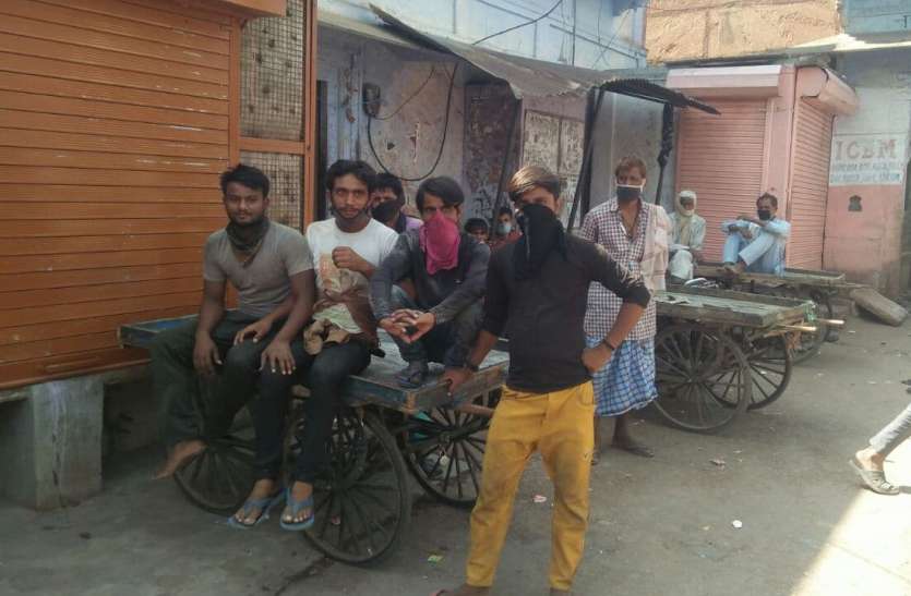 लॉकडाउन से निर्धनों को हुआ रोटी का संकट लॉकडाउन से निर्धनों को हुआ रोटी का संकट