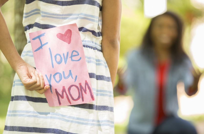 Mothers Day 2021 Mother's Day 2021: कोरोना संकट और लॉकडाउन के बीच इस दिन को ऐसे बनाएं खास, जानिए ये 5 टिप्स