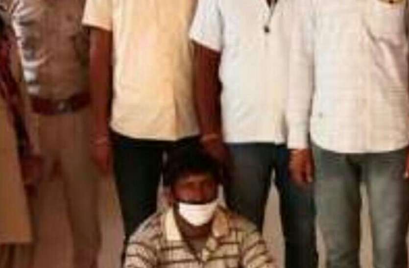 चौदह साल से पैरोल से फरार इनामी बंदी गिरफ्तार चौदह साल से पैरोल से फरार इनामी बंदी गिरफ्तार