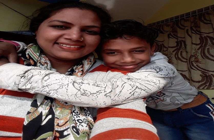 विषम परिस्थितियों से लडऩे के बाद बेटे की बेहतरी बना लिया जीवन लक्ष्य विषम परिस्थितियों से लडऩे के बाद बेटे की बेहतरी बना लिया जीवन लक्ष्य
