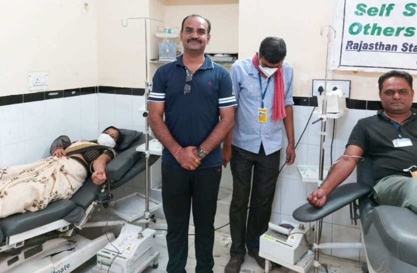 वैक्सीन लगाने से पहले रक्तदान वैक्सीन लगाने से पहले रक्तदान