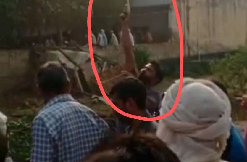 img-20210509-wa0055.jpg गाजियाबाद में प्रधानी जीतने के बाद विजय जुलूस में तमंचे पर डिस्को